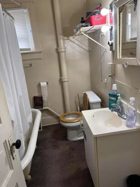 Bath - 495 N Prospect St, Marion, OH 43302 photo 2 of 2