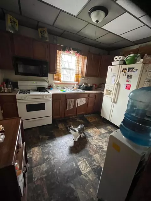 Kitchen - 495 N Prospect St, Marion, OH 43302 photo 1 of 3