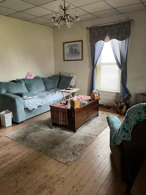 Living - 495 N Prospect St, Marion, OH 43302 photo 1 of 1