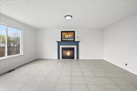 Living - 769 Range Dr, Galloway, OH 43119 photo 2 of 4