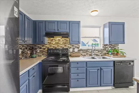 Kitchen - 769 Range Dr, Galloway, OH 43119 photo 3 of 4