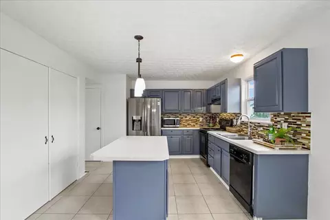 Kitchen - 769 Range Dr, Galloway, OH 43119 photo 1 of 4
