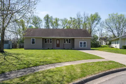 102 Liberty Pl, Bloomingburg, OH 43106