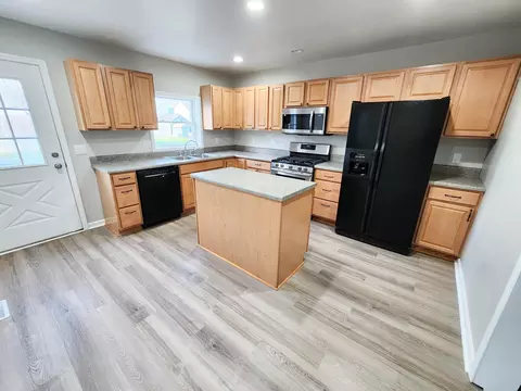 Kitchen - 711 E Wheeling St, Lancaster, OH 43130 photo 1 of 2