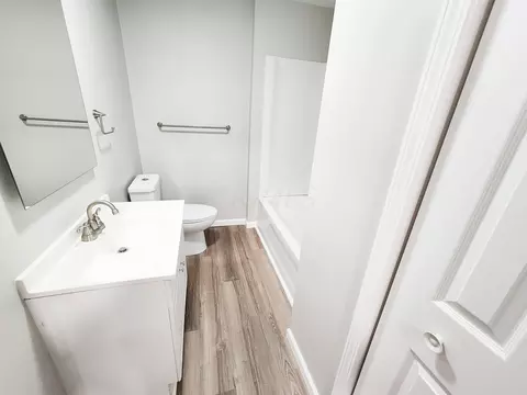 Bath - 711 E Wheeling St, Lancaster, OH 43130 photo 3 of 4