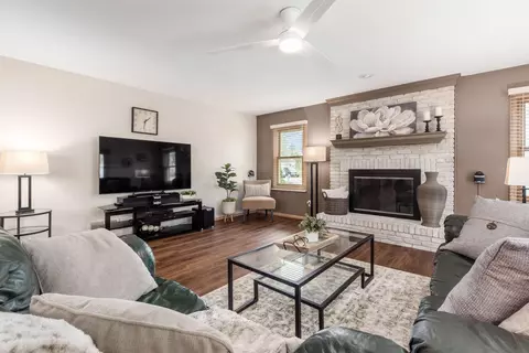 Living - 5166 Reddington Ct, Dublin, OH 43017 photo 2 of 8