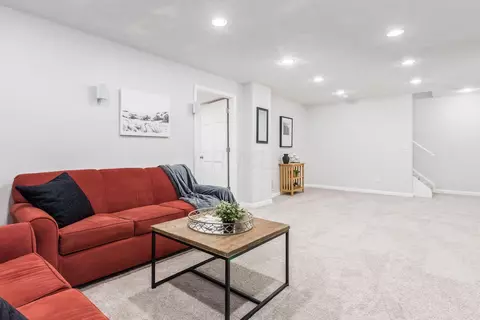Living - 5166 Reddington Ct, Dublin, OH 43017 photo 7 of 8