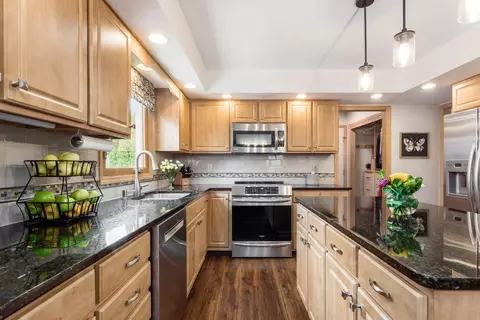 Kitchen - 5166 Reddington Ct, Dublin, OH 43017 photo 2 of 8