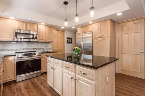 Kitchen - 5166 Reddington Ct, Dublin, OH 43017 photo 6 of 8