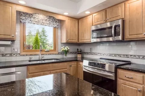 Kitchen - 5166 Reddington Ct, Dublin, OH 43017 photo 5 of 8