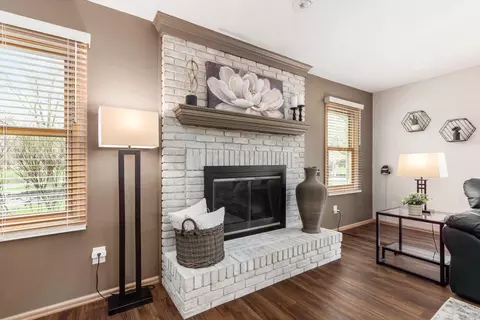 Living - 5166 Reddington Ct, Dublin, OH 43017 photo 5 of 8