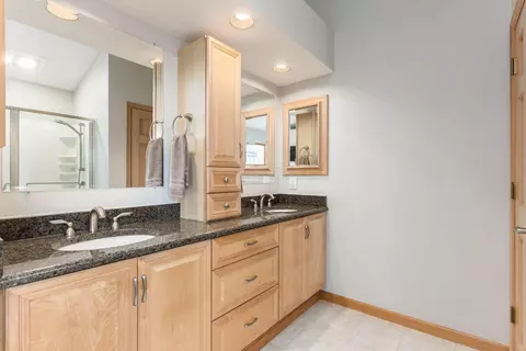 Bath - 5166 Reddington Ct, Dublin, OH 43017 photo 3 of 6