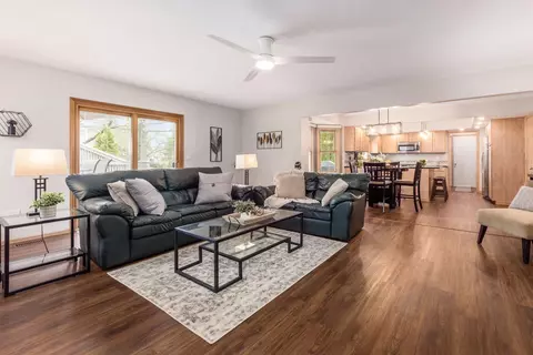 Living - 5166 Reddington Ct, Dublin, OH 43017 photo 4 of 8