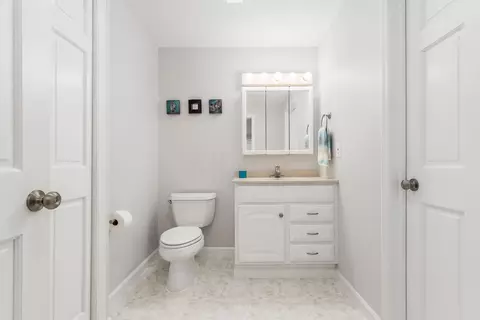 Bath - 5166 Reddington Ct, Dublin, OH 43017 photo 6 of 6