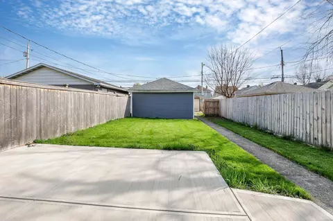 Exterior - 221 E Markison Ave, Columbus, OH 43207 photo 5 of 6