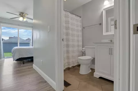 Bath - 221 E Markison Ave, Columbus, OH 43207 photo 4 of 7