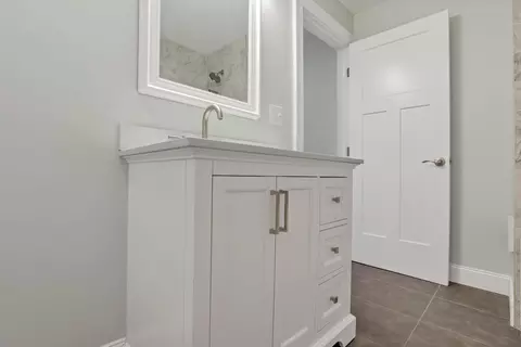 Bath - 221 E Markison Ave, Columbus, OH 43207 photo 6 of 7