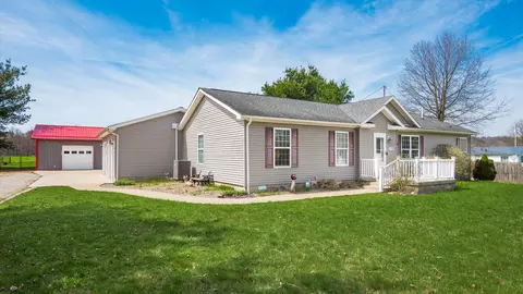5120 School House Rd, Frazeysburg, OH 43822