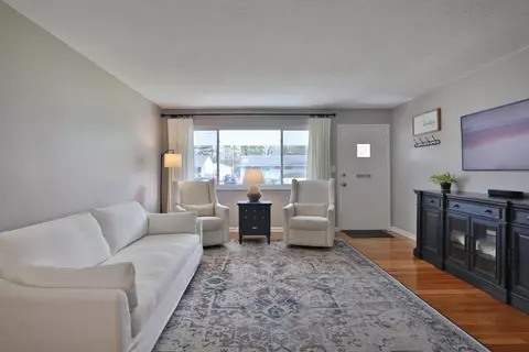Living - 276 E Stafford Ave, Worthington, OH 43085 photo 1 of 8