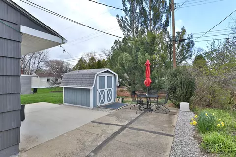 Exterior - 276 E Stafford Ave, Worthington, OH 43085 photo 4 of 8