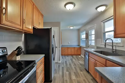 Kitchen - 276 E Stafford Ave, Worthington, OH 43085 photo 2 of 6