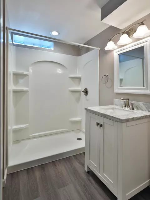Bath - 276 E Stafford Ave, Worthington, OH 43085 photo 2 of 2