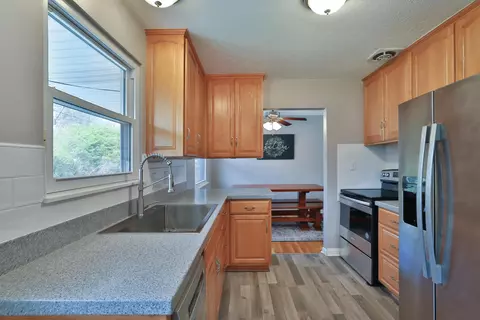 Kitchen - 276 E Stafford Ave, Worthington, OH 43085 photo 5 of 6