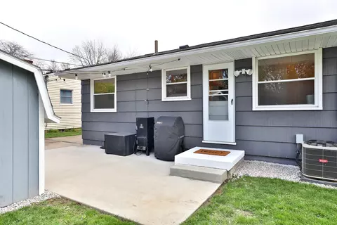 Exterior - 276 E Stafford Ave, Worthington, OH 43085 photo 5 of 8