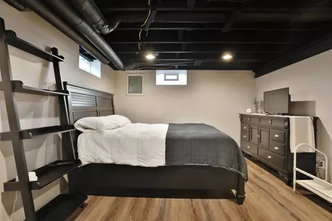 Bedroom - 276 E Stafford Ave, Worthington, OH 43085 photo 8 of 9