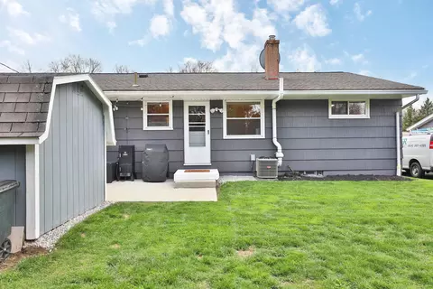 Exterior - 276 E Stafford Ave, Worthington, OH 43085 photo 6 of 8