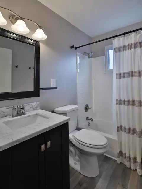 Bath - 276 E Stafford Ave, Worthington, OH 43085 photo 1 of 2