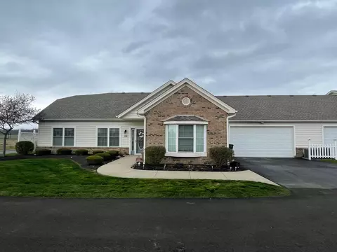 201 Cumberland Meadows Cir, Hebron, OH 43025