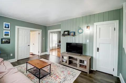 Living - 433 Forest St, Marion, OH 43302 photo 1 of 3