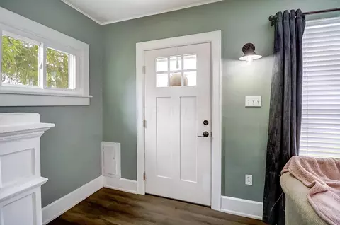 Entry Way - 433 Forest St, Marion, OH 43302 photo 1 of 3