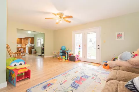 Living - 431 E Lyndhurst St, Sidney, OH 45365 photo 3 of 4