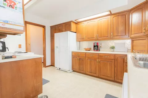 Kitchen - 431 E Lyndhurst St, Sidney, OH 45365 photo 3 of 4