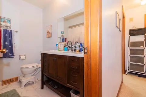 Bath - 431 E Lyndhurst St, Sidney, OH 45365 photo 1 of 2