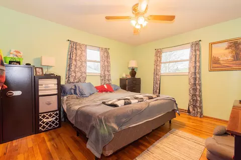 Bedroom - 431 E Lyndhurst St, Sidney, OH 45365 photo 6 of 9
