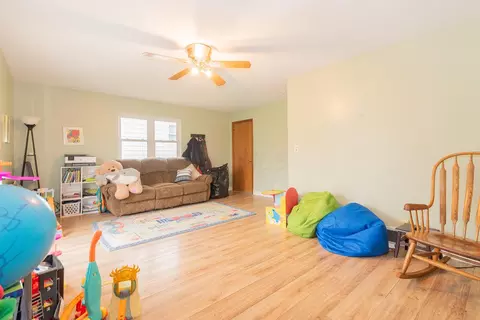 Living - 431 E Lyndhurst St, Sidney, OH 45365 photo 2 of 4