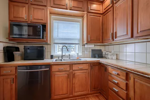 Kitchen - 131 E Pacemont Rd, Columbus, OH 43202 photo 3 of 4