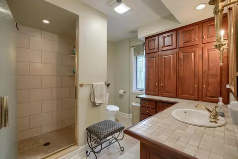 Bath - 131 E Pacemont Rd, Columbus, OH 43202 photo 1 of 2
