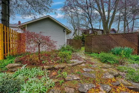 Exterior - 131 E Pacemont Rd, Columbus, OH 43202 photo 10 of 10