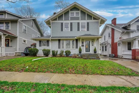 Exterior - 131 E Pacemont Rd, Columbus, OH 43202 photo 2 of 10