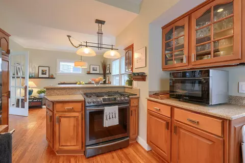 Kitchen - 131 E Pacemont Rd, Columbus, OH 43202 photo 4 of 4