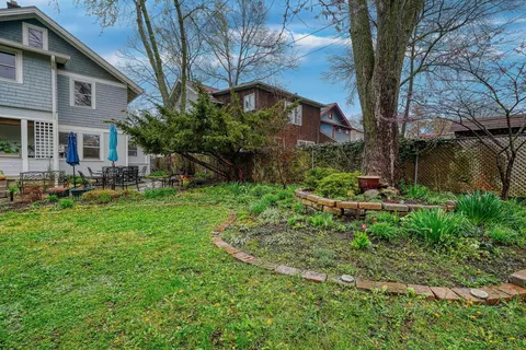 Exterior - 131 E Pacemont Rd, Columbus, OH 43202 photo 5 of 10