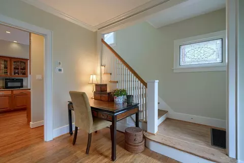 Entry Way - 131 E Pacemont Rd, Columbus, OH 43202 photo 2 of 3