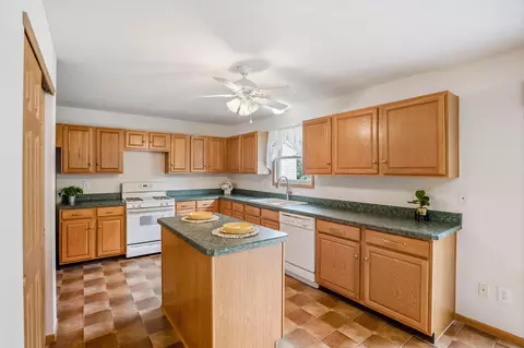 Kitchen - 5695 Boucher Dr, Orient, OH 43146 photo 1 of 4