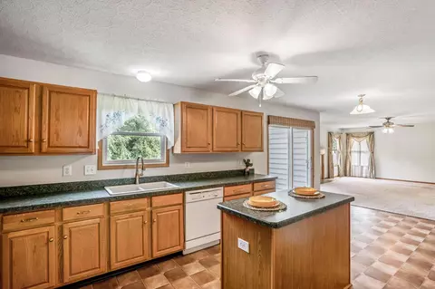 Kitchen - 5695 Boucher Dr, Orient, OH 43146 photo 2 of 4