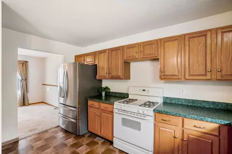 Kitchen - 5695 Boucher Dr, Orient, OH 43146 photo 3 of 4