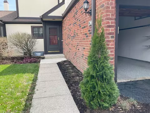 124 Saint Andre St, Worthington, OH 43085
